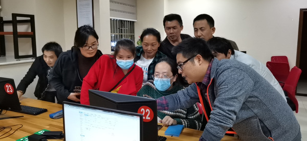考前实训照(发网站).jpg